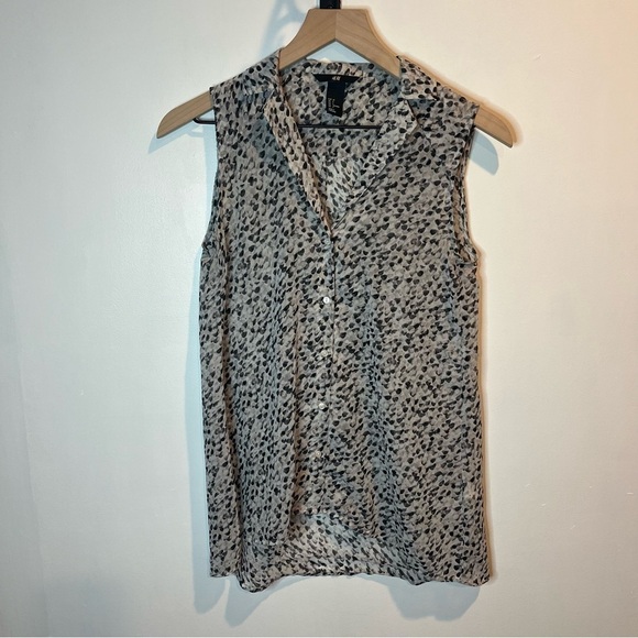 Women’s | H&M sleeveless button down sheer blouse | Size 4 - Picture 2 of 8